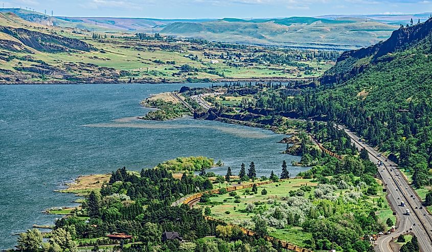 Railroad tracks and Interstate 84 run along the riverside in the Columbia River Gorge, Oregon, USA