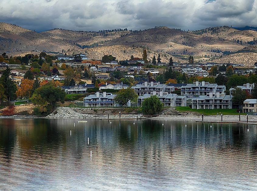 Homes along Lake Chelan near Manson in Washington.