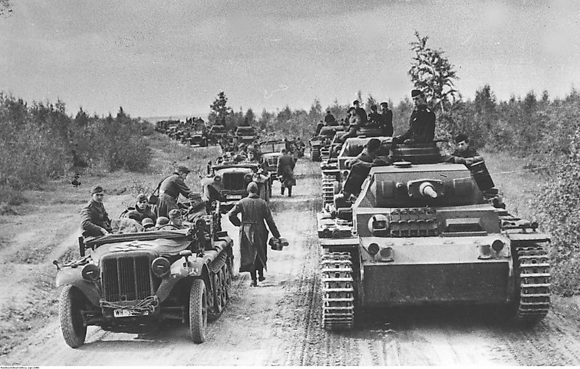 German armored column advances on the Moscow front, October 1941.