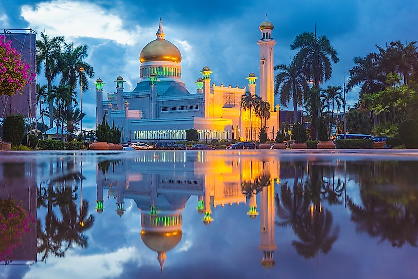 Omar Ali Saifuddien Mosque in Bandar Seri Begawan, Brunei.