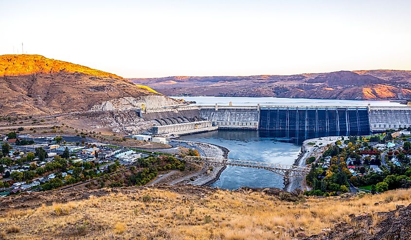 Grand Coulee Dam and Columbia River, Washington