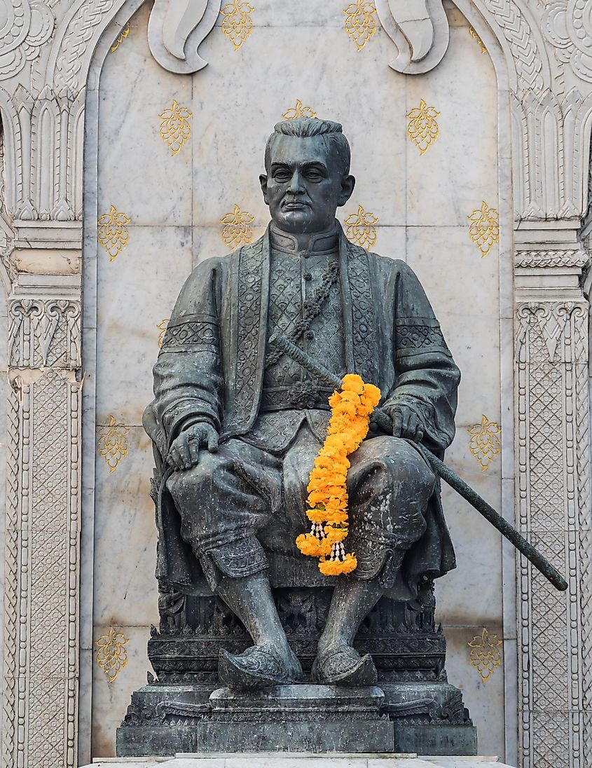 Statue of king Rama III 