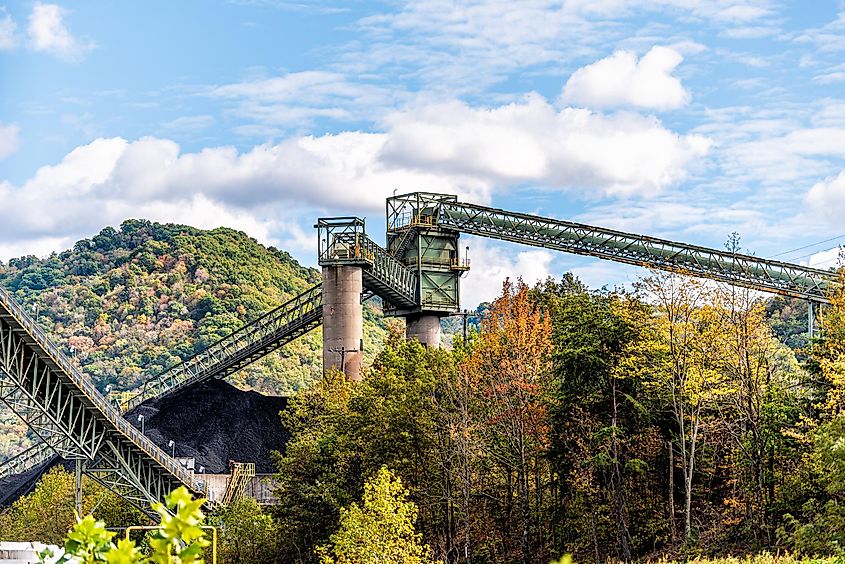 Charleston, West Virginia: Industrial factory coal conveyor belt