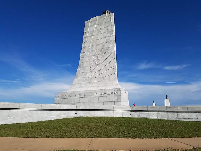 Monument to the Wright Brother's first flight via Wikicommons