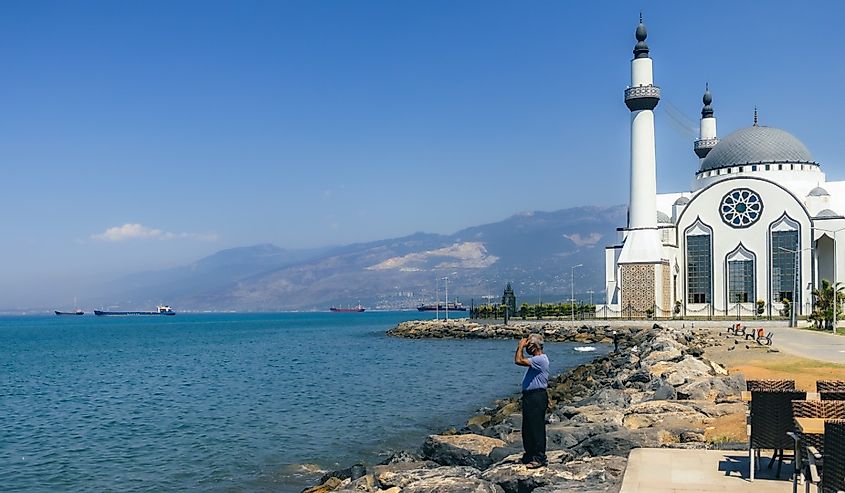 Sea, mosque and mountain view in Iskenderun during the sunny day