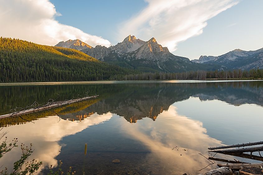 Lake sunset in the Sawtooth Mountains in Stanley, Idaho. Editorial credit: Aaron Fortin / Shutterstock.com