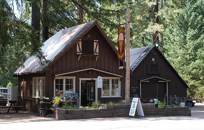  An ice cream shop housed in a historic gas station within the Union Creek Historic District, located in the Rogue River – Siskiyou National Forest near Prospect, Oregon, United States.