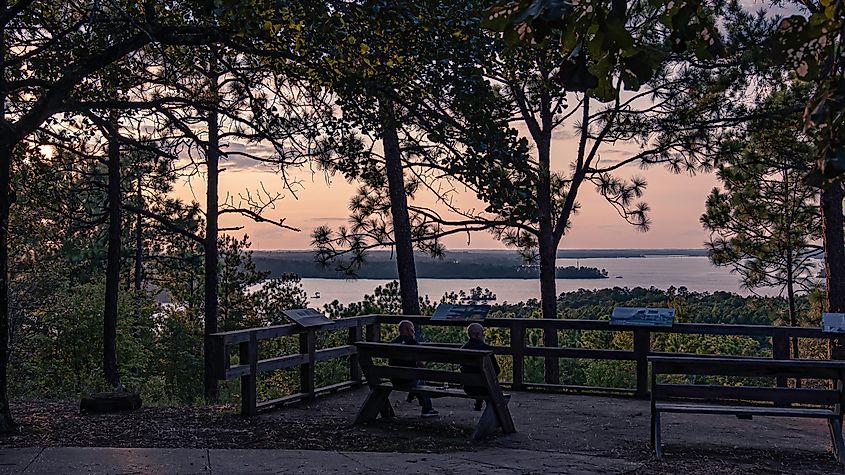 the scenic overlook near the trailhead for Cherokee Ridge Alpine trail, via JNix/Shutterstock