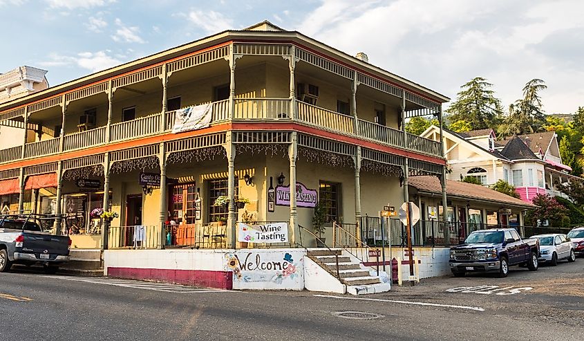 Wine tastings in downtown Mariposa, California. Image credit Jon Chica via Shutterstock