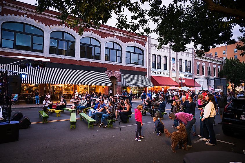 An evening street festival on the main street of Pendleton OR, USA on a Saturday night during the summer.Editorial credit: David Buzzard / Shutterstock.com