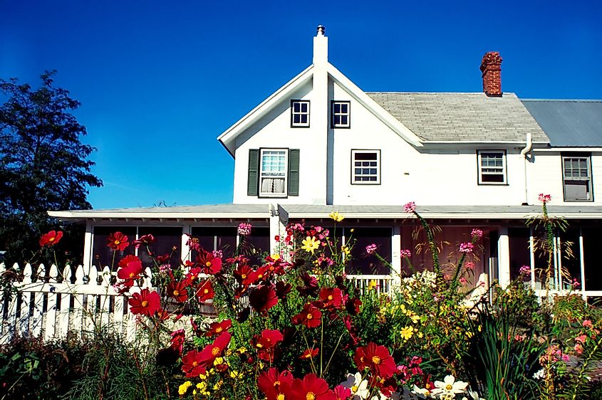 Tilghman Island, Maryland, USA, Lazyjack Inn Bed & Breakfast, via Malachi Jacobs / Shutterstock.com