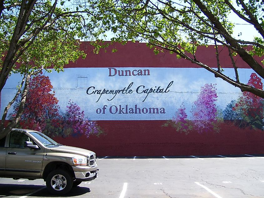 A beautiful mural in downtown Duncan, Oklahoma. By Duncanite - Own work, Public Domain, Wikimedia Commons.