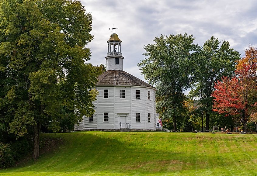 White old round church in the Vermont town of Richmond in the fall.