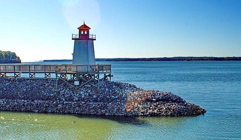 Decorative lighthouse at the end of a jetty in the Ohio River, Paducah, Kentucky, USA