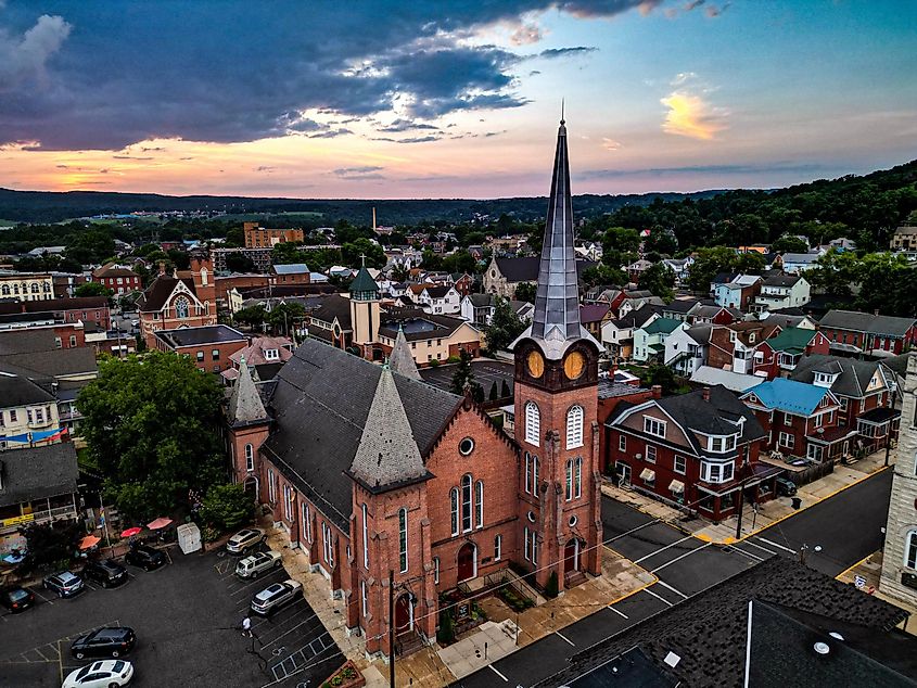 A drone flight through downtown Huntingdon, Pennsylvania