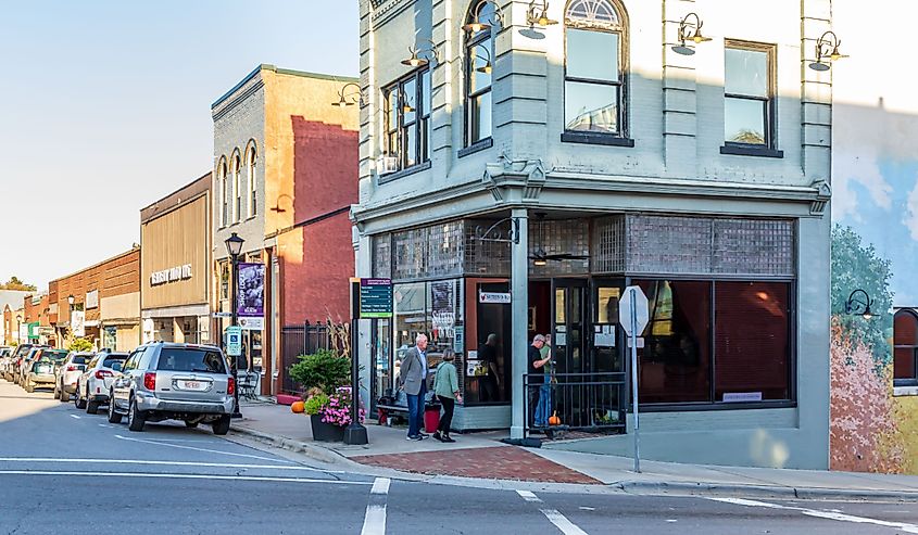 Southern on Main, a restaurant in downtown Elkin, with customers entering.