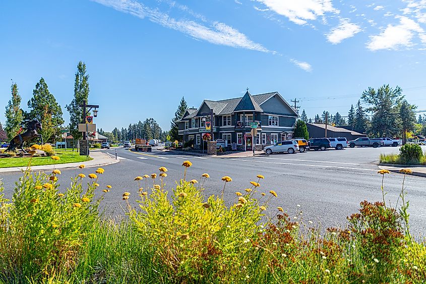 Sisters, Oregon, USA: A pioneer town settled in 1880, popular tourist destination, and gateway to Mt. Bachelor recreation areas.