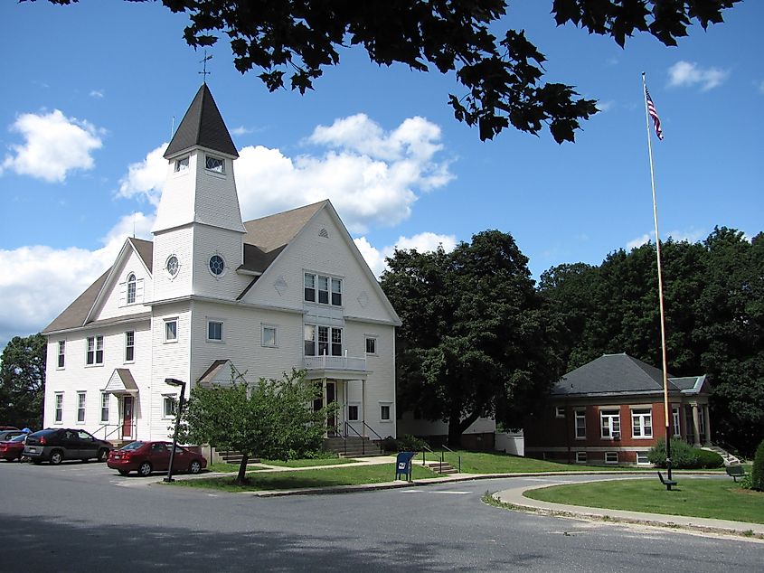 Auburn Town Offices and Merriam Library.