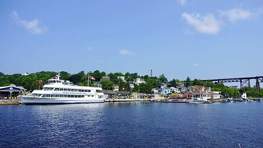 A tour boat departing for a Thirty Thousand Islands tour.