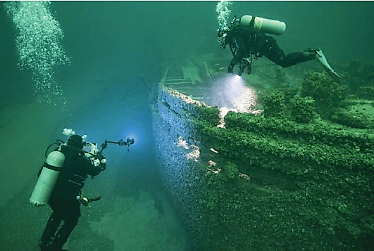 Photodocumentation of shipwreck in National Marine Sanctuary