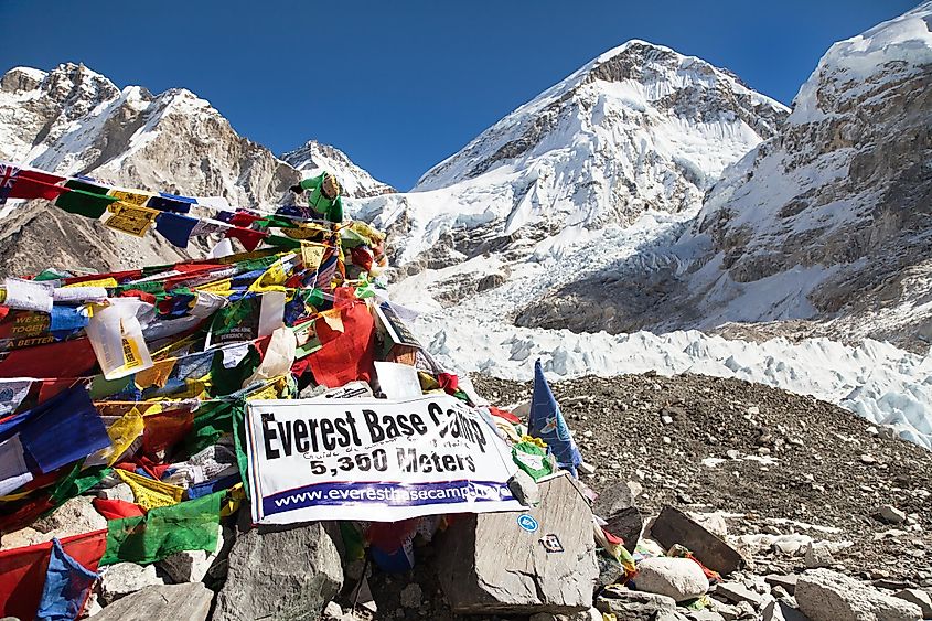 How Much Does Mount Everest Weight