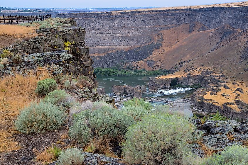 A breathtaking view of the majestic Snake River Canyon in Idaho.