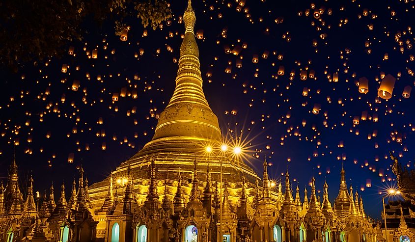 Shwedagon pagoda with larntern in the sky