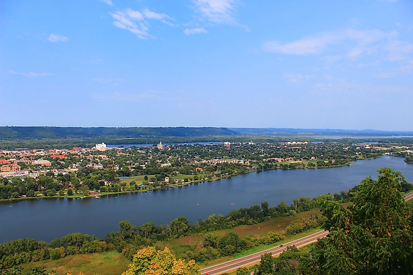 Scenic overlook in Winona, MN. Credit: Tanya Heyroth/Shutterstock.com