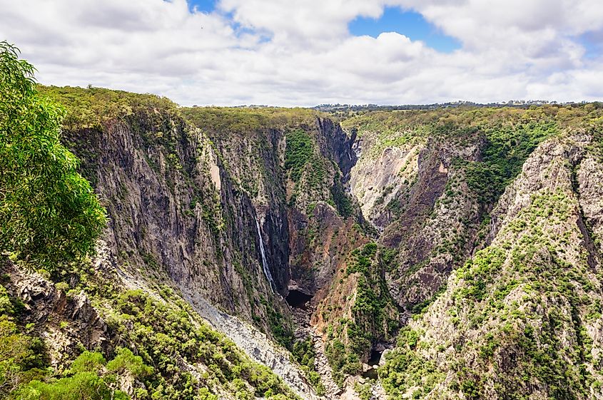 Wollomombi Falls is a plunge waterfall in the Oxley Wild Rivers National Park along the Waterfall Way.