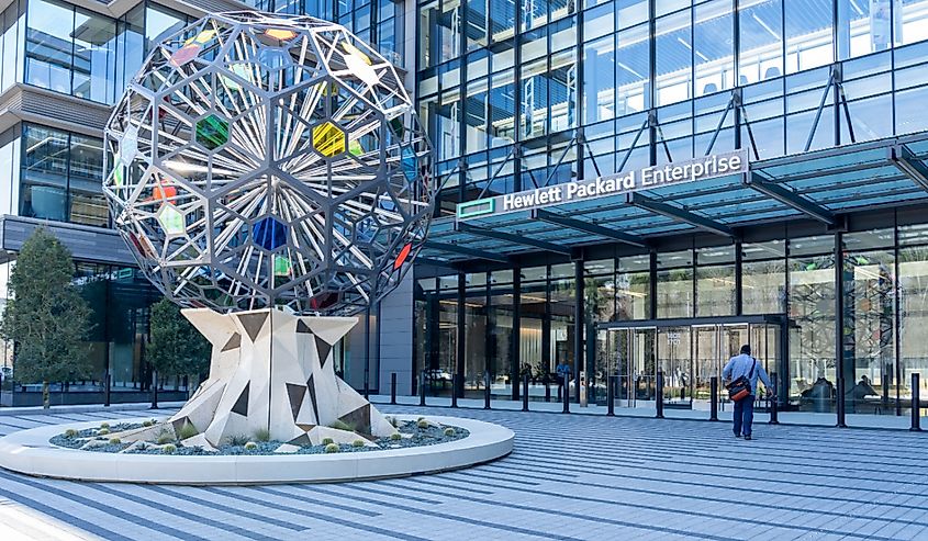 People walking into Hewlett Packard Enterprise office building in Houston, Texas