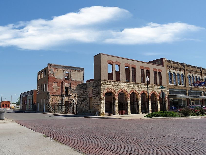 Ruins of a building along the brick-paved streets of Pauls Valley in Oklahoma. Editorial credit: RaksyBH / Shutterstock.com