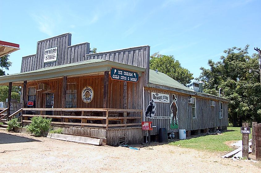 Onward Store in Rolling Fork, Sharkey County, MS. Charles Bell, CC BY-SA 3.0 <https://creativecommons.org/licenses/by-sa/3.0>, via Wikimedia Commons