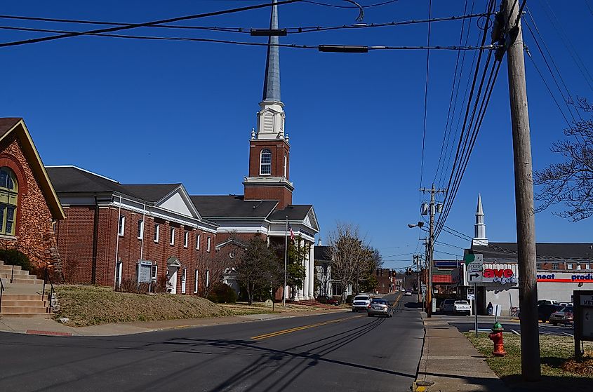 A street in Glasgow, Kentucky. Image credit: Ichabod, CC BY-SA 3.0 <https://creativecommons.org/licenses/by-sa/3.0>, via Wikimedia Commons