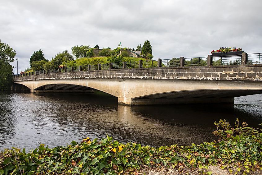 The Belleek Bridge that links Northern Ireland to the Republic of Ireland