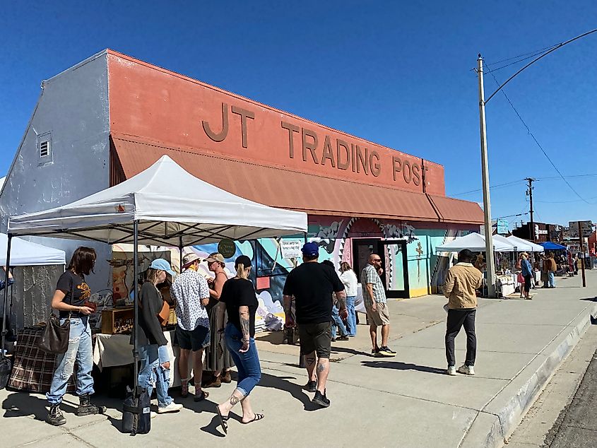 A small crowd of shoppers explores the sidewalk market outside of Joshua Tree’s trading post.