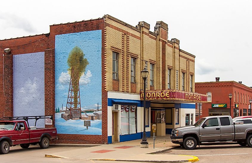 Monroe Theatre in Woodsfield, Ohio (Credit: Eridony via Flickr)