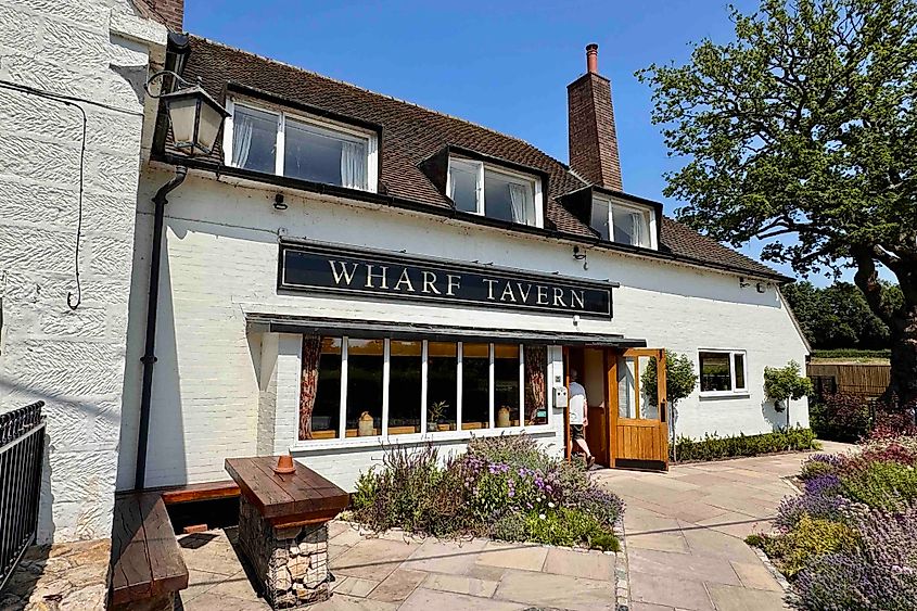 Lunch at the Wharf Tavern. Image credit: Bryan Dearsley