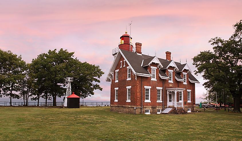 The Dunkirk Lighthouse overlooking Lake Erie in Dunkirk, New York, USA. It serves as a veterans museum and offers haunted lighthouse ghost tours.