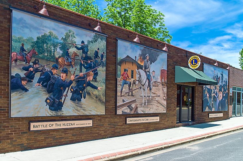 Cuba, Missouri, famous murals in the city roads. Editorial credit: Gimas / Shutterstock.com