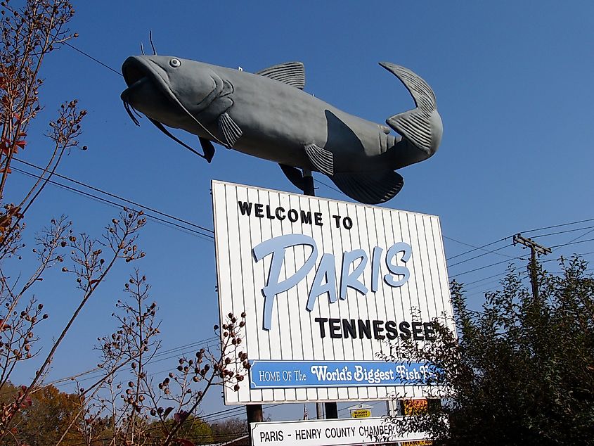 "Welcome to Paris, Tennessee" sign