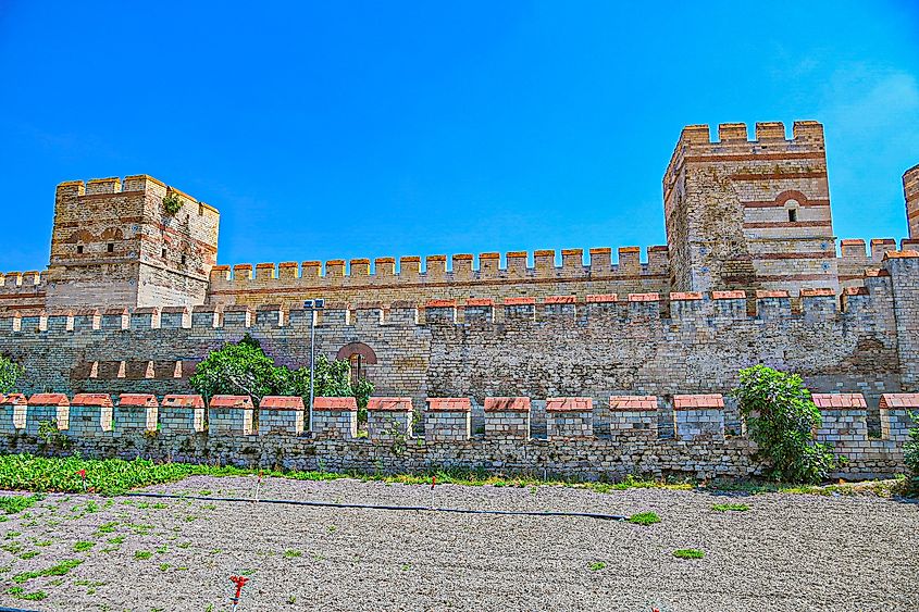 The Theodosian Walls protected Constantinople for 1,000 years. By Apaleutos25 - Own work, CC BY-SA 4.0.