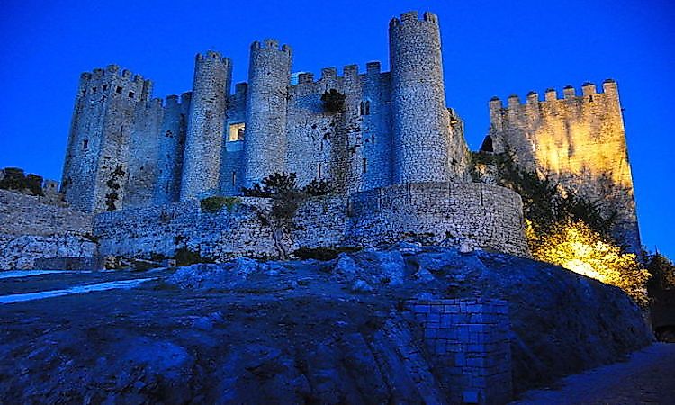 The Castelo de Óbidos at night.