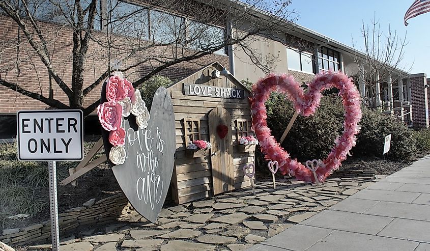 Guntersville, Alabama: city decorations for Valentines Day adorn the front of the police station