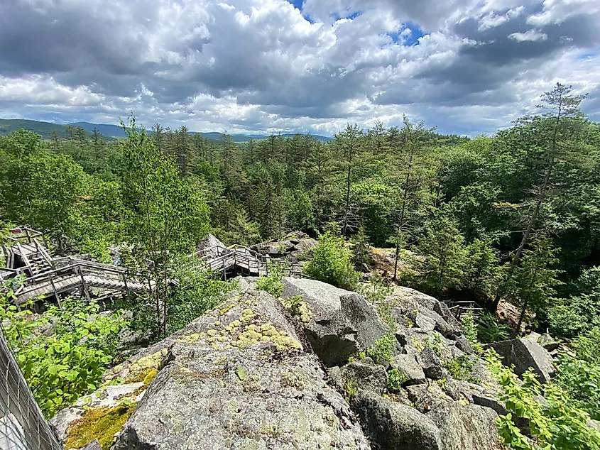 Entrance area of Polar Caves Park in New Hampshire