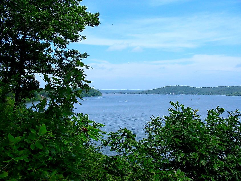  A view of a part of the Grand Lake of Cherokee near Grove, Oklahoma. Image credit: JDMcGreg, via Wikimedia Commons.
