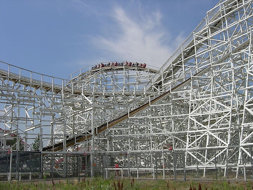 Twister III: Storm Chaser at Elitch Gardens in downtown Denver, Colorado. Bgtbbum at English Wikipedia, CC BY-SA 2.5 <https://creativecommons.org/licenses/by-sa/2.5>, via Wikimedia Commons
