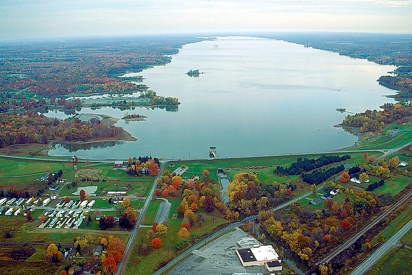 Mosquito Creek Reservoir, Ohio (Margaret Luzier, U.S. Army Corps of Engineers, Public domain, via Wikimedia Commons)