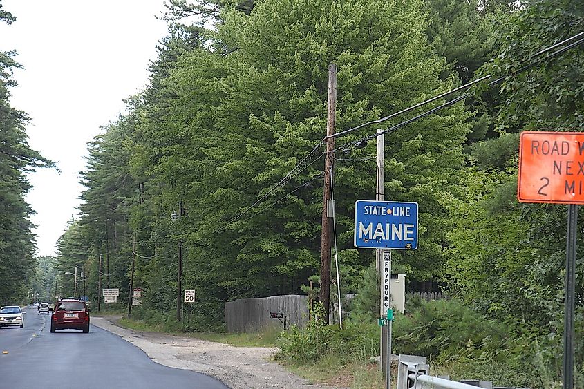 The state border sign for Maine on US Route 302.