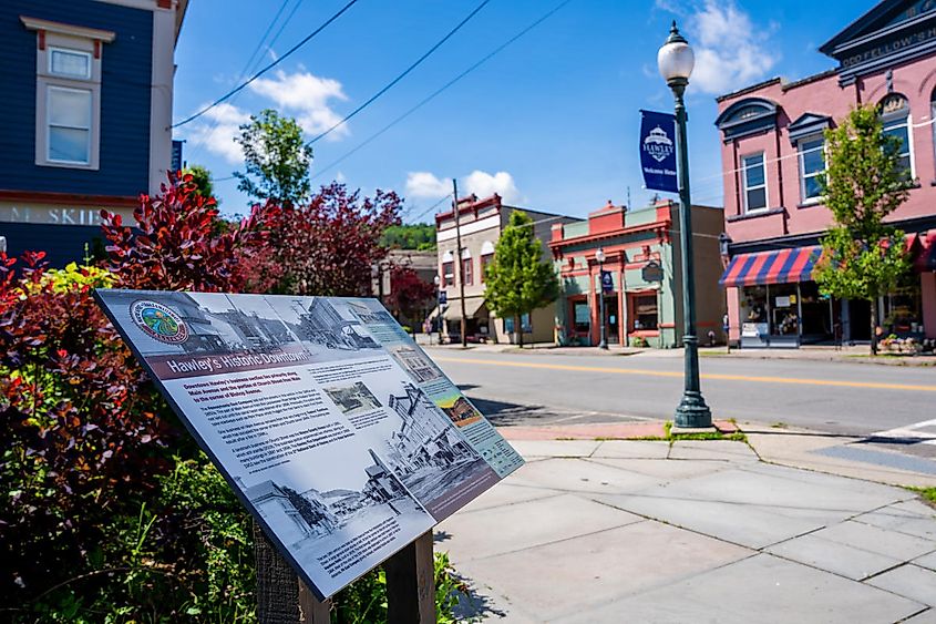 Street view in downtown Hawley, Pennsylvania, via Hawley, PA | Spas, Outdoor Art & Music (poconomountains.com)