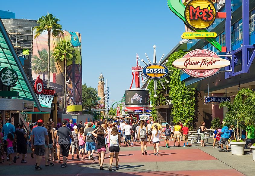  A crowd of visitors walking towards the entrance of the Universal Orlando Resort theme parks